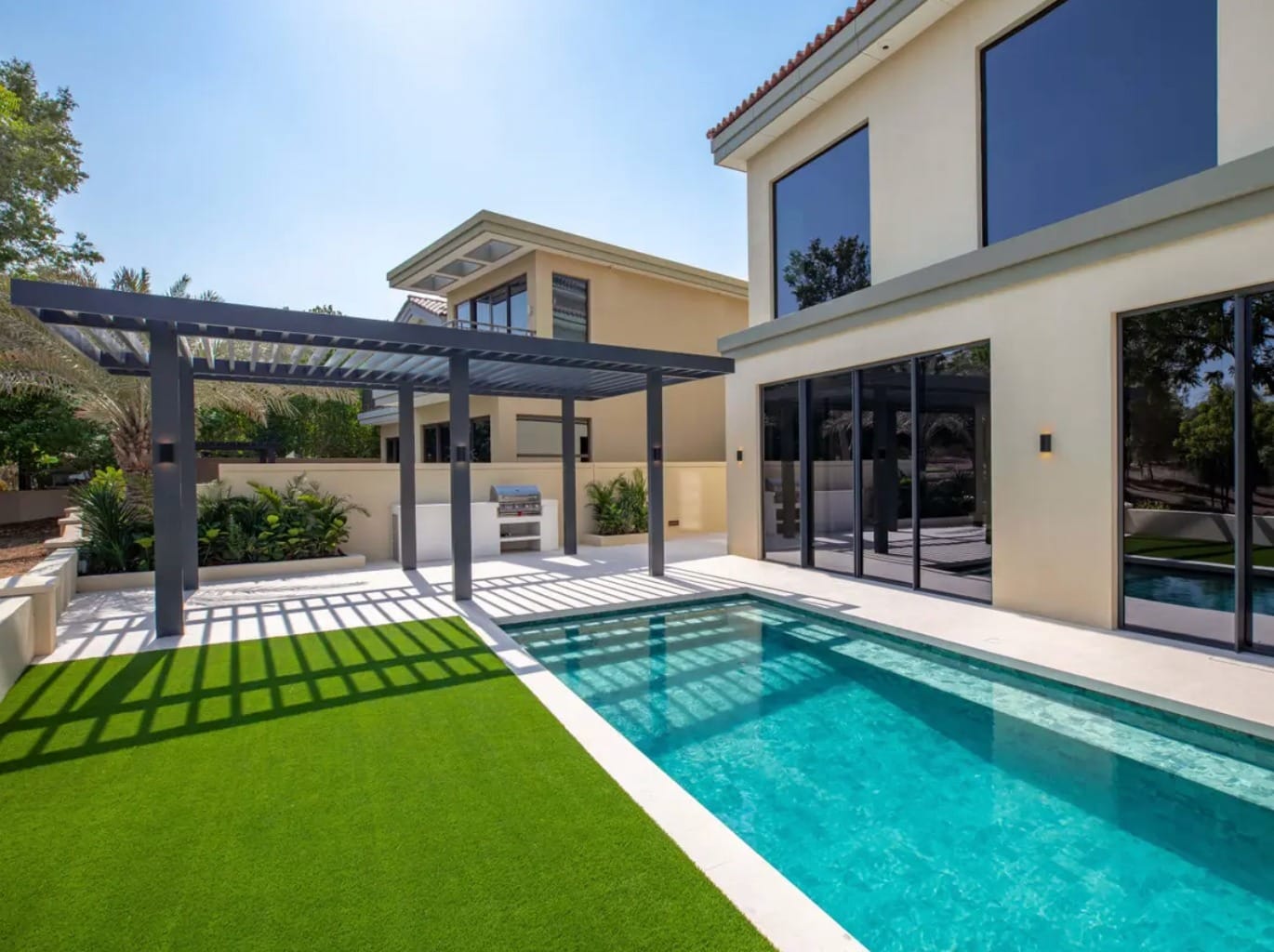 Renovated villa with pool and pergola in Jumeirah Golf Estates